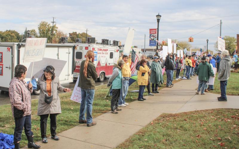 PROTESTORS CHOOSE SIDES ON “NO KINGS” SATURDAY