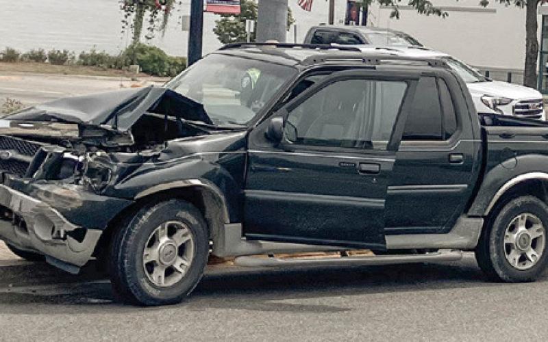 Pick-ups collide in center of town