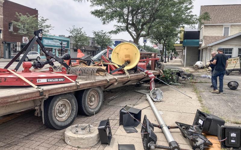 Pick-ups collide in center of town