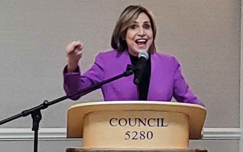 Lisa Gigliotti presents the keynote address on, “The Courage to Honor the End of Life”, at the Focus on Life Event.