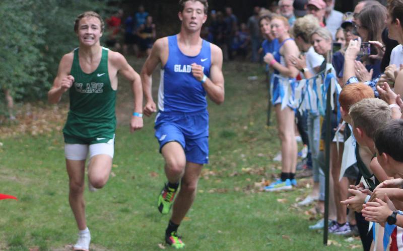 Clare’s Brad White edges Gladwin’s Caleb Palmreuter for the gold medal at the Jack PIne Conference jamboree last Wednesday at the Gladwin County Recreation Area. The Flying G’s placed first as a team.