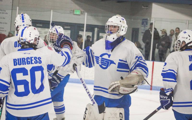 Hockey team snaps three-game skid