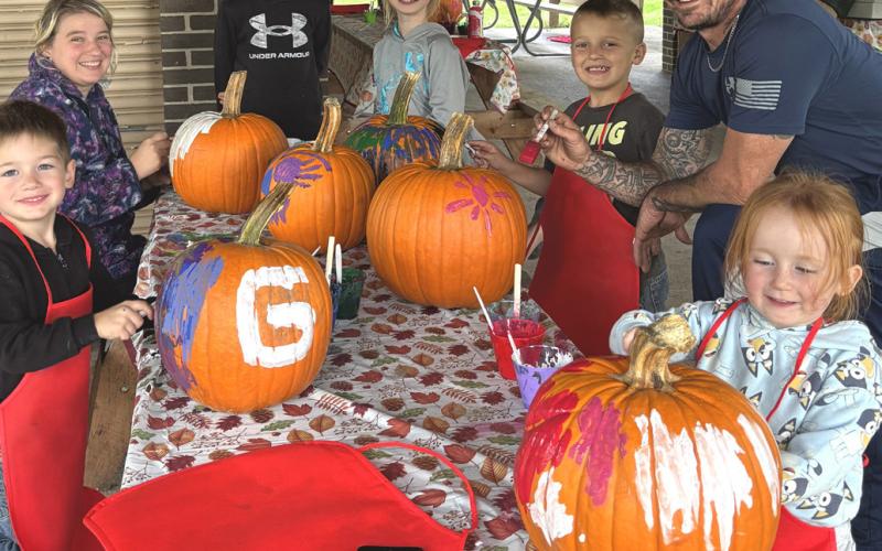 Families gathered under the pavilion to paint pumpkins together at Gladwin’s second Gladwin Gathers event, “Pumpkin Painting in the Park.”