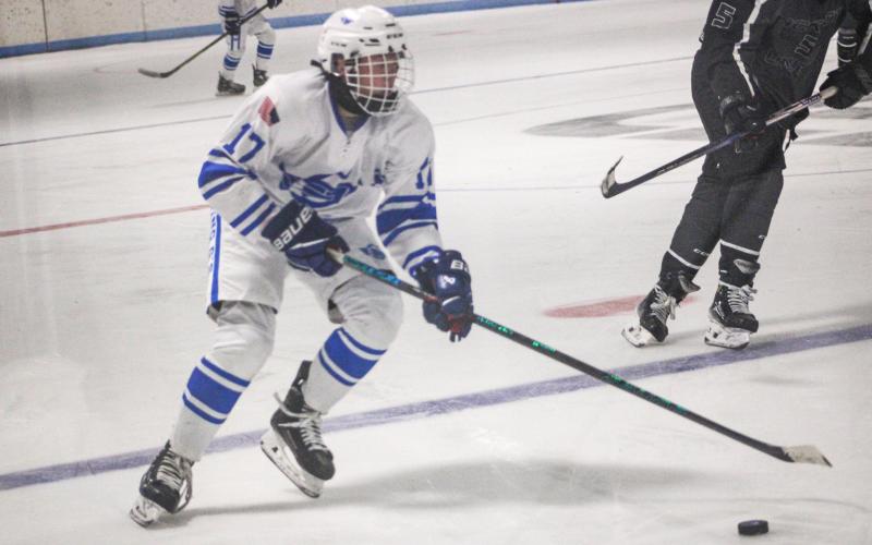 Gladwin’s Braeden Guzman enters the zone during the season-opener against Jackson United. The Flying G’s fell to 0-2 on the season with a loss at Bay City last week.