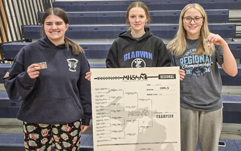 Gladwin wrestlers Izzy Searfoss, Tricia Pyrzewski and Jade Sheltraw won regional medals and advanced to this weekend’s girls’ state meet at Ford Field in Detroit.