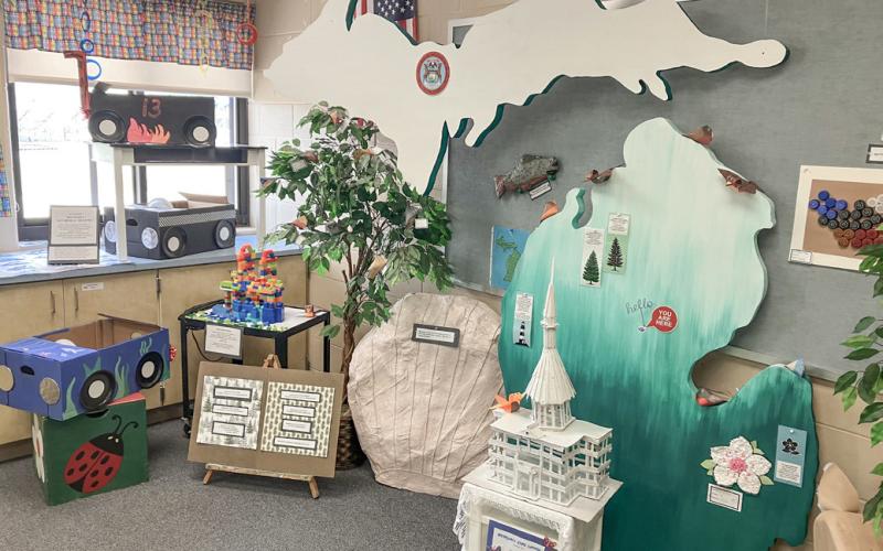 Elementary School hosts art show