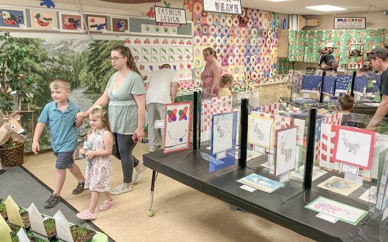 Elementary School hosts art show