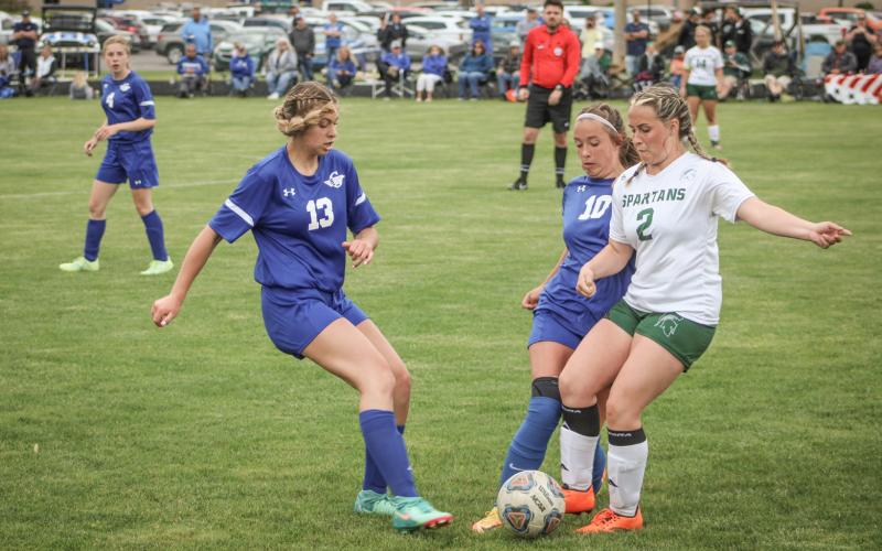 Flying G’s boot Pinconning in soccer district opener