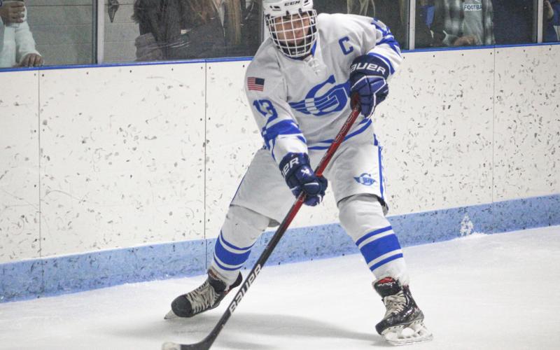 Gladwin hockey team goes 1-2 in three tough games