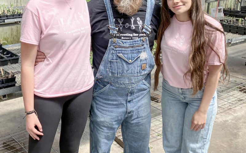 GLADWIN STUDENTS HOLD 25TH ANNUAL PLANT SALE