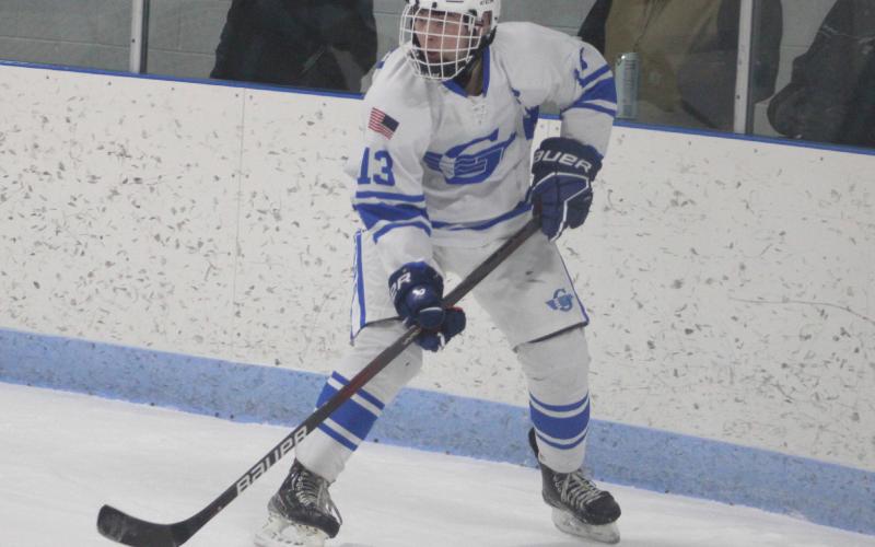 Gladwin’s Drew von Matt circles the net and looks for a teammate during Friday night’s game.