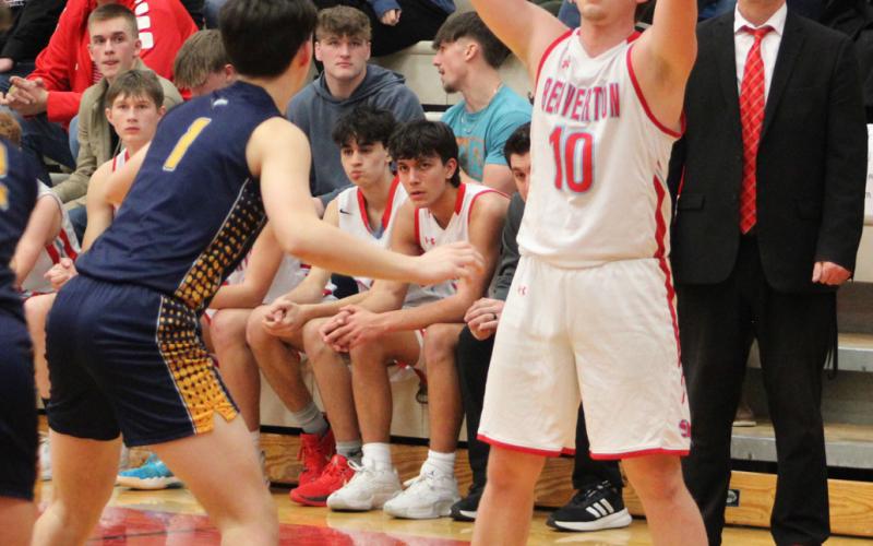 Beaverton’s Lincoln Stoike looks inside during Thursday night’s win over Shepherd.
