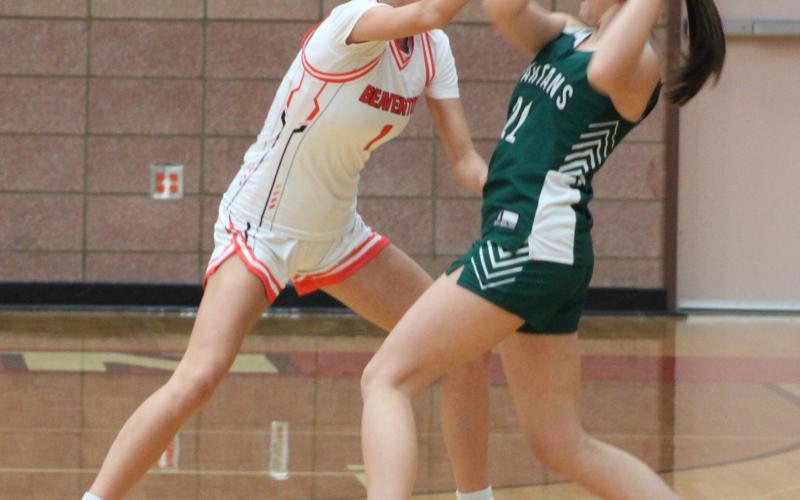Beaverton’s Trinity Danielak applies the defensive pressure during Friday night’s victory over visiting Pinconning.