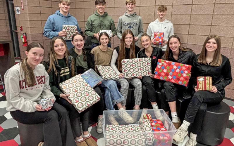 LEO CLUB WRAPS GIFTS