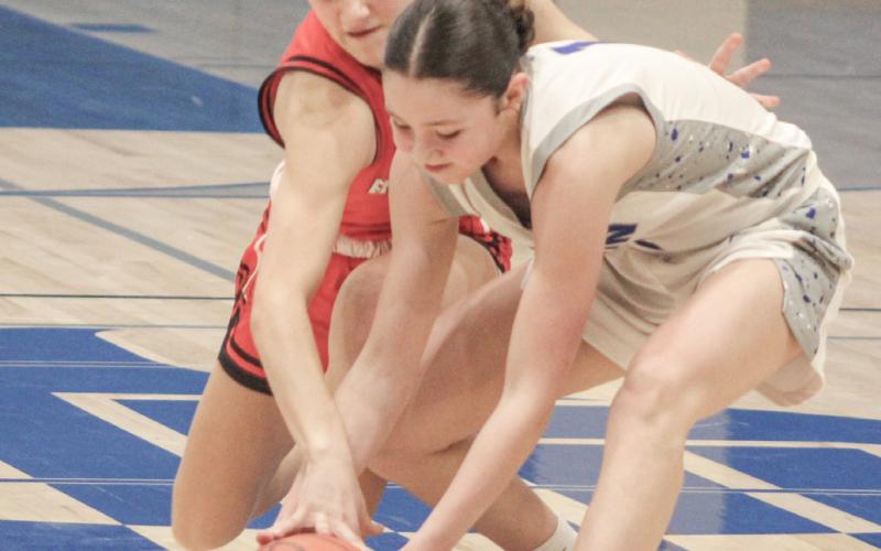 Beaverton’s Rylan Tabaszewski and Gladwin’s Liliana Gutierrez battle for a loose ball during the Beavers victory last week.