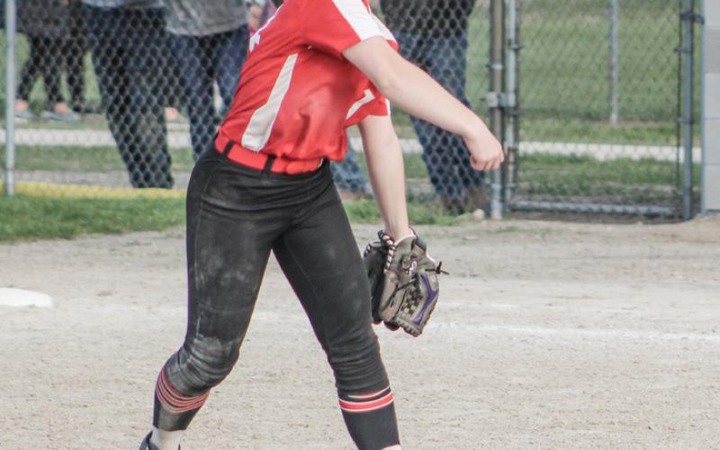 Beaverton JV softball gets win, tie vs. Gladwin