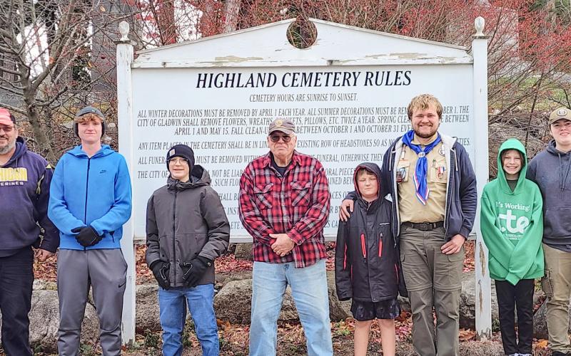 SCOUTS HELP COMMUNITY