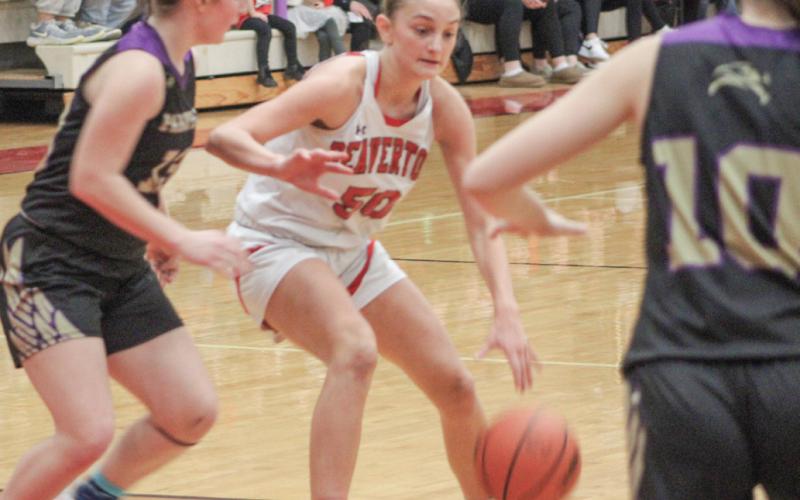 Beaverton’s Myah Hubble attacks the defense on her way to scoring 27 points in Friday night’s win over Farwell.