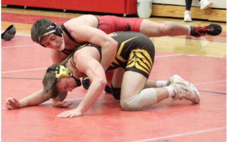 Beaverton’s defending state champion Eli Roe battled his way to the championship at 175 at the Jack Pine Conference Tournament Saturday.