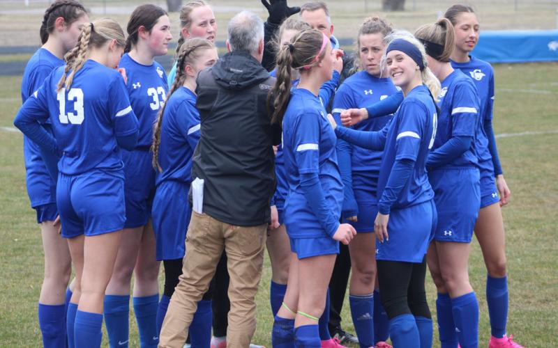 Gladwin coach Chris Pellerito gives the troops a pregame pep talk Thursday.