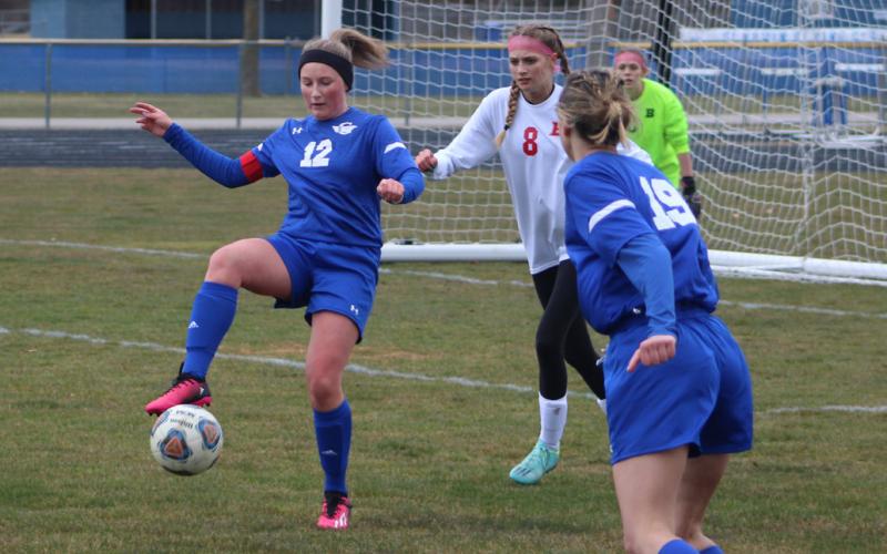 Gladwin’s Katie Seebeck tries to control the bouncing ball in front of Beaverton’s net.