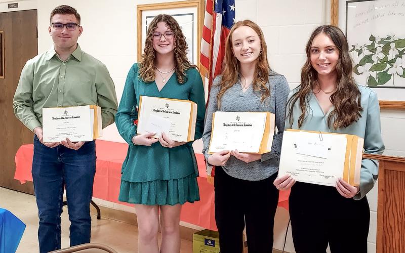 GOOD CITIZENS HONORED AT LUNCHEON