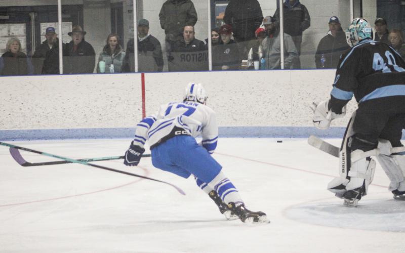 Gladwin’s Braeden Guzman makes a sharp turn in pursuit of the puck during last week’s loss to the Tri-Valley Thunder.