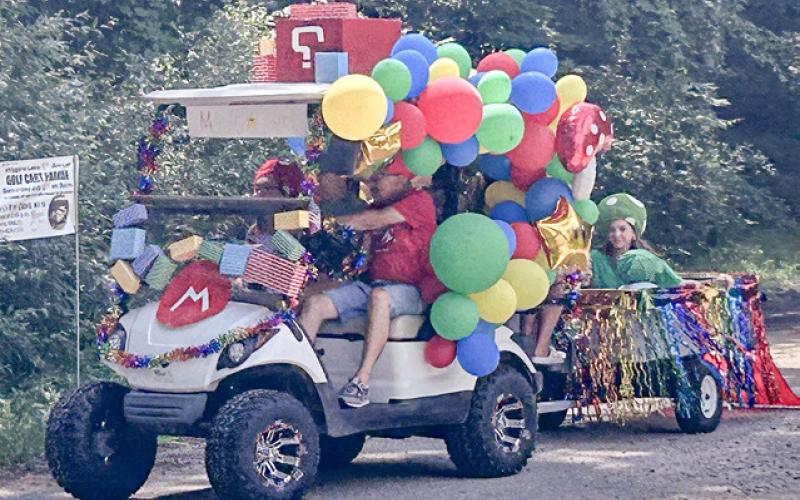 Wiggins Lake holds Golf Cart and Boat Parades