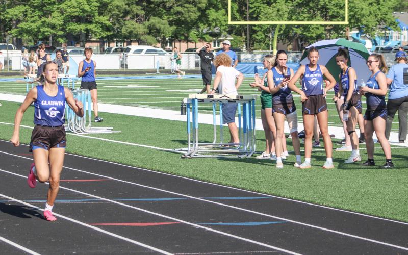Gladwin girls run second at JPC meet