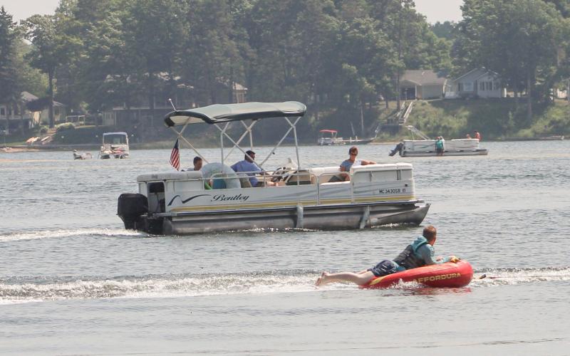 Boaters enjoyed the waters of Pratt Lake over the Fourth of July weekend, but the lake level is declining rapidly and those who want to do something about it can scan the QR code (inset) and sign a petition.