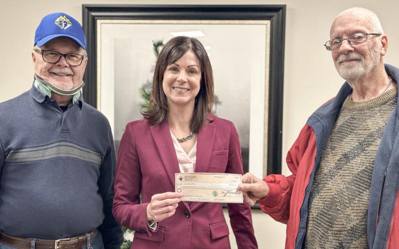 CLARE-GLADWIN AREA SCHOOL RECEIVES DONATION FROM GLADWIN K OF C