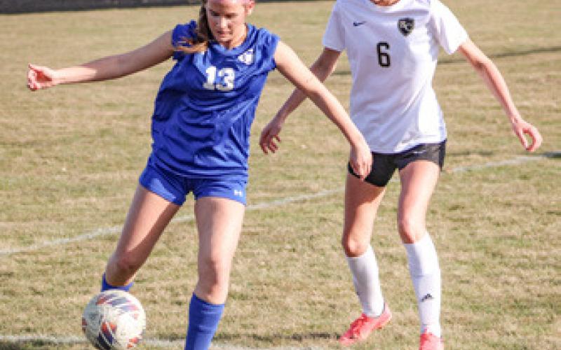 Gladwin’s Willa Barren gains control of the ball during Thursday’s victory over Bullock Creek.