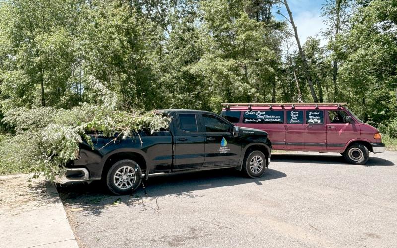GCCD CLEARS OUT RIVER ROAD TRAILHEAD