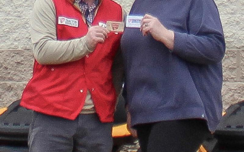 TRACTOR SUPPLY DONATES TO GLADWIN COUNTY 4-H