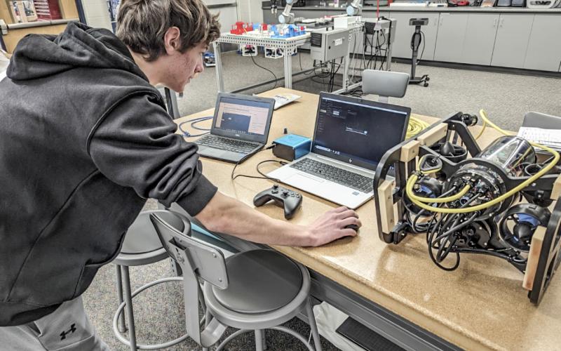 Michigan manufacturers work to expand engineering training to high schools
