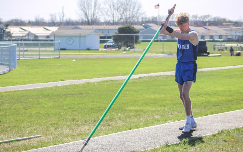 Gladwin’s Drake Ross set a school record in the pole vault at a meet Friday at Meridian, while teammate Myles Robinson (inset) won the 400 in a meet last Wednesday and ran second Friday.