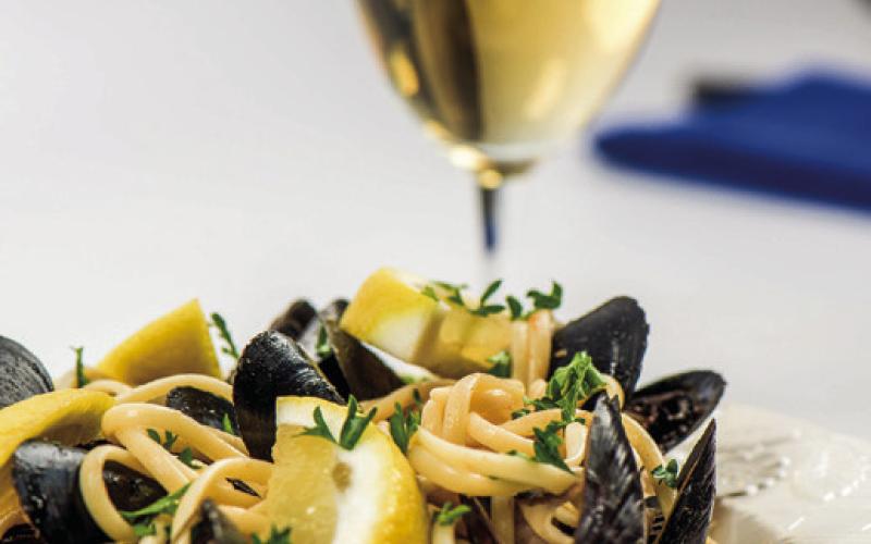 4 popular wine varieties and the foods that go with them