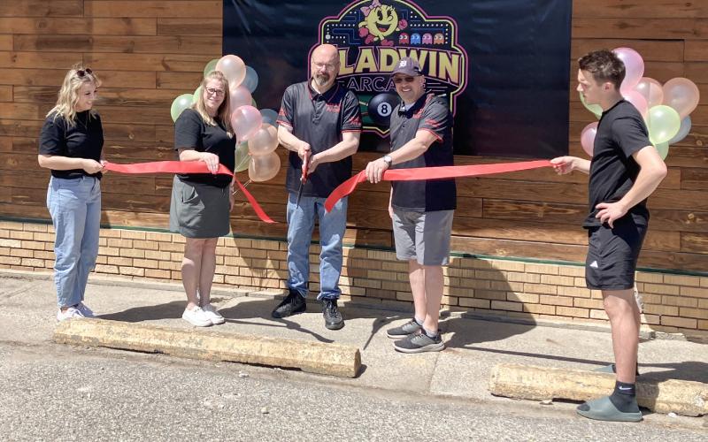 The new Gladwin Arcade on N. Silverleaf was officially opened during a ceremony Friday. Helping with the ribbon cutting were (left to right) Samantha Fessenden, Karyn Fessenden, Ryan Fessenden, Chris Dickens and Collin Fessenden.
