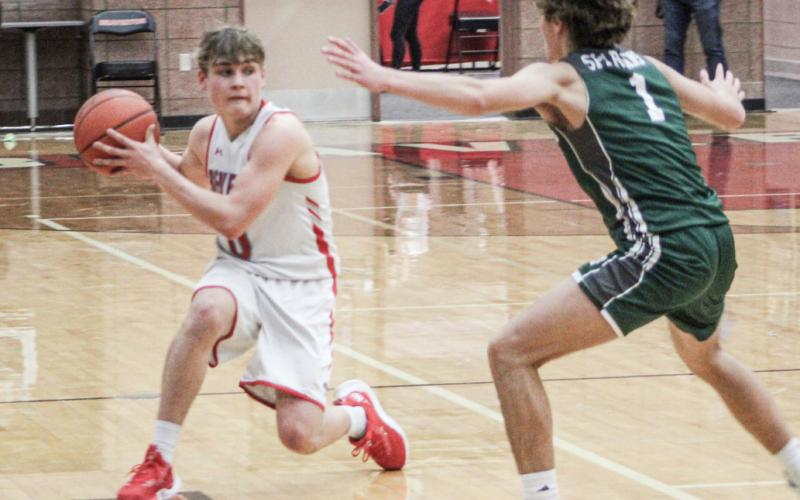 Beaverton boys lead at halftime, but fall to first-place Meridian