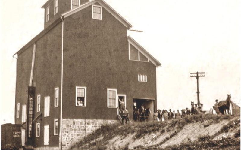 Ross Elevator in Beaverton was constructed on 1902. This photo appears to have been taken shortly afterward. As the end of the logging era loomed, Ron Ross recognized that area farmers would need an outlet to get their products to the rest of the world. He made the investment at great personal risk, but it paid off. FROM THE COLLECTION OF VELMA ROSS DAMOTH