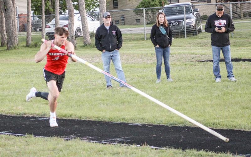 Beaverton’s Warner vaults to state meet