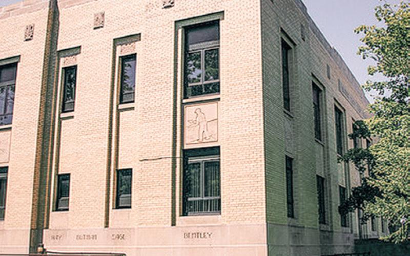 Commissioners discuss wedding planning