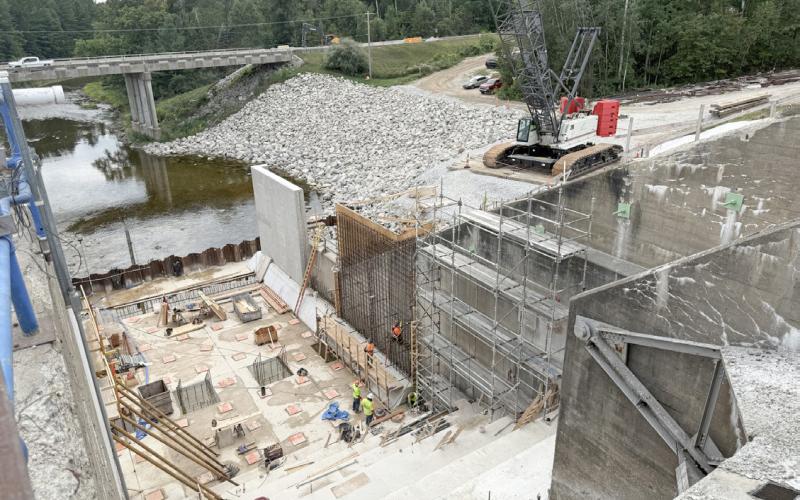 Work continues at Secord Dam on the primary spillway. The two main areas of construction are demolition of one of the spillway bays and placing concrete in the downstream lower slab. In the spillway chute, crews are installing baffle blocks, which are big blocks of concrete used to reduce the force of water as it flows. Crews also started to install the downstream steps.