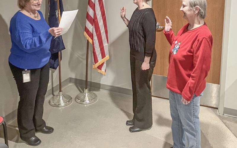 Beaverton City Clerk swears in new City Council members Tiffany Burgess and Nellie List at Monday’s meeting. Nila Frei (inset) was sworn in as Mayor Pro-Tem.