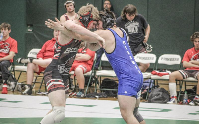 Beaverton’s Ian Krezenski and Gladwin’s Gaven Evans-Ferguson square off at 165 during last Wednesday’s dual meet at Clare. Evans-Ferguson earned a 10-5 decision to help the Flying G’s to a 58-16 victory.