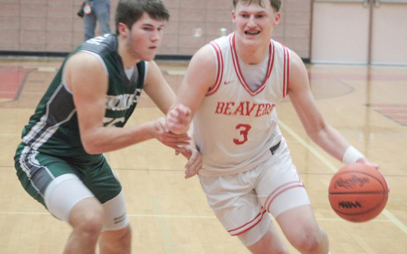 Beaverton’s Ian Roberts angles toward the paint during Friday night’s overtime victory over Pinconning.