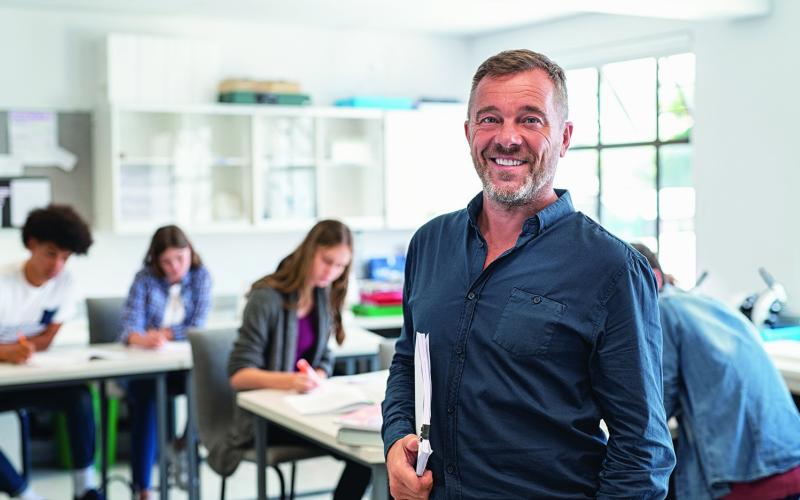 Teachers: together, let’s highlight the importance of their role!
