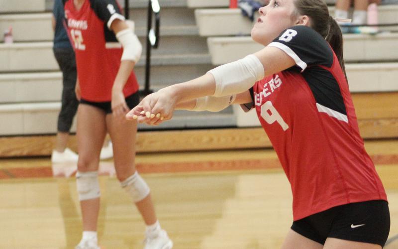 Beaverton’s Reagan Loar passes a serve during last week’s home-opener. The Beavers swept through Saginaw United and then Saginaw Nouvel.