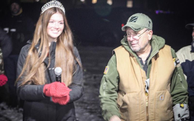 BEAVERTON HOLDS ANNUAL TREE LIGHTING