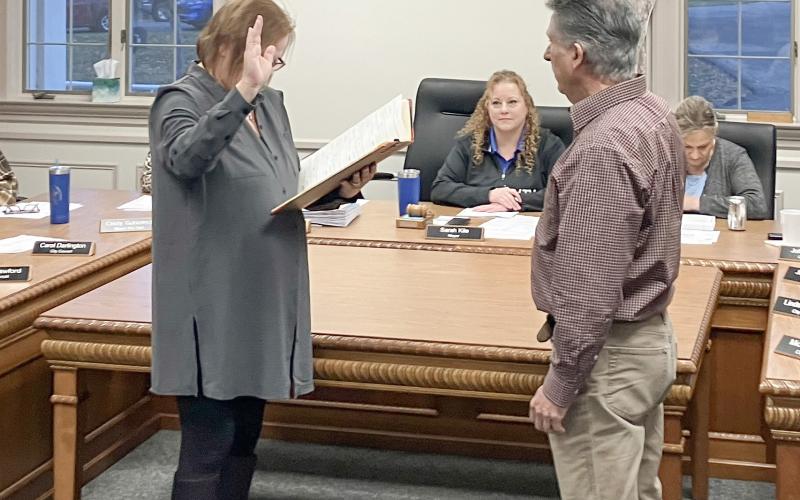 Gladwin City Clerk Marietta Andrist swears in new Council Member Mike Smith at Monday’s Regular Meeting. Smith was appointed by the Council to replace Jamie Sischo, who resigned her position last month.